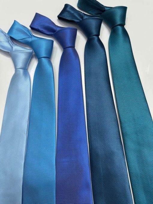 Cà Vạt Một Màu May Sẵn – Lựa Chọn Hoàn Hảo Cho Đồng Phục Công Sở