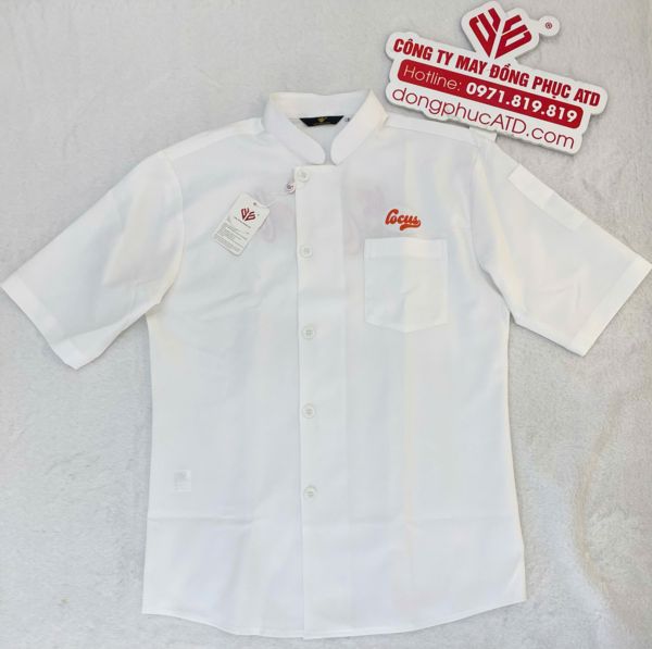 Áo đồng phục nhà hàng màu trắng LOCUS – Thanh lịch, chuyên nghiệp, tôn thương hiệu F&B